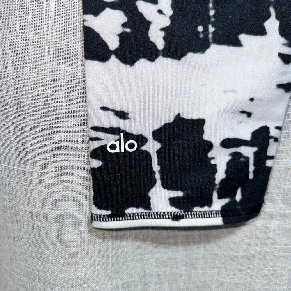 Alo Yoga Cropped Leggings Women Medium Black White Abstract Cow Print Capri Yoga